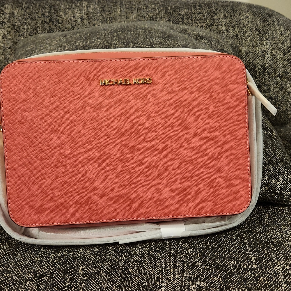 Michael Kors Jet Set Medium Sapiano Leather Bag